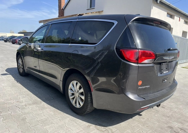 Chrysler Pacifica cena 49900 przebieg: 139000, rok produkcji 2019 z Piwniczna-Zdrój małe 497